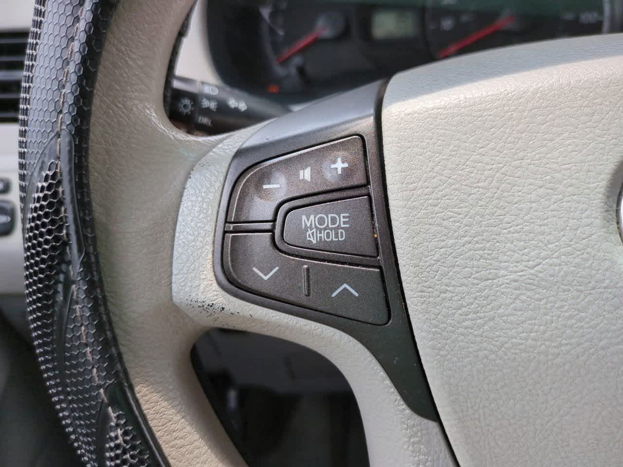 Thumbnail: 2013 Toyota Sienna - 23