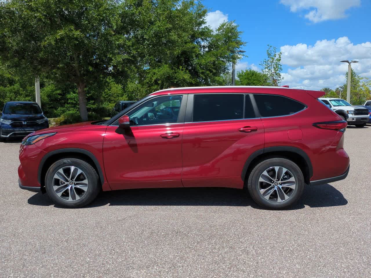 Thumbnail: 2023 Toyota Highlander - 3