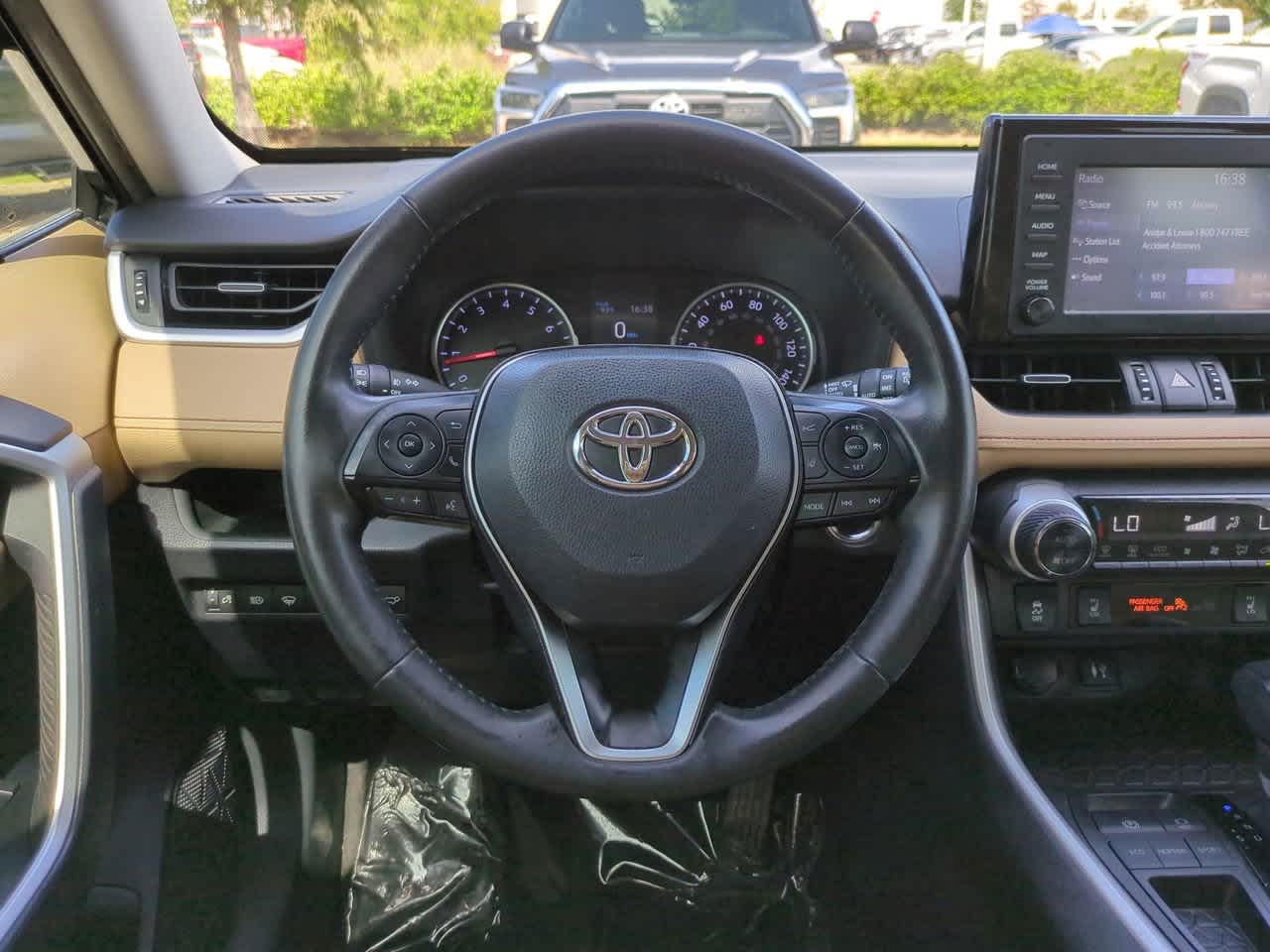 Thumbnail: 2019 Toyota RAV4 - 15