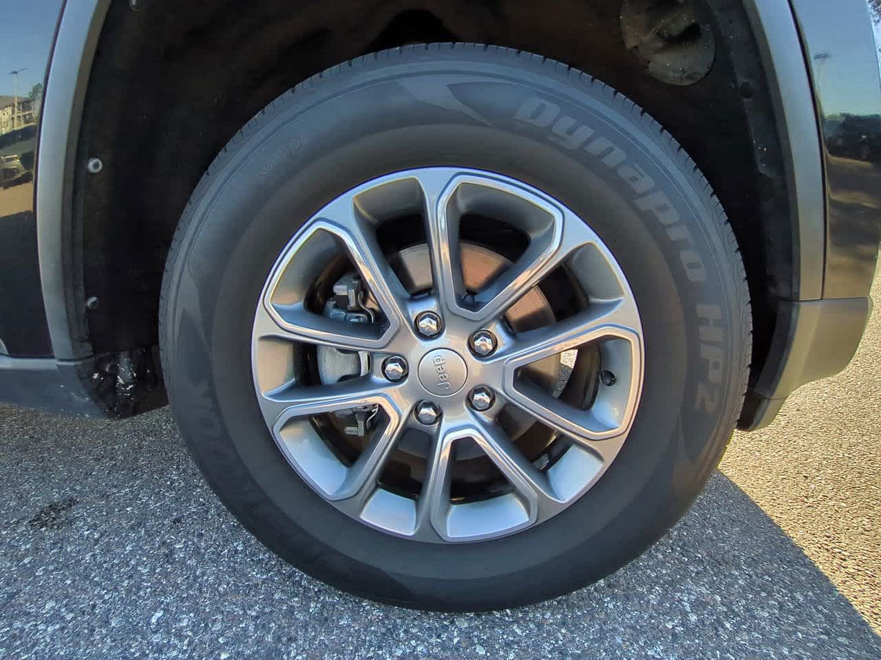 Thumbnail: 2015 Jeep Grand Cherokee - 11