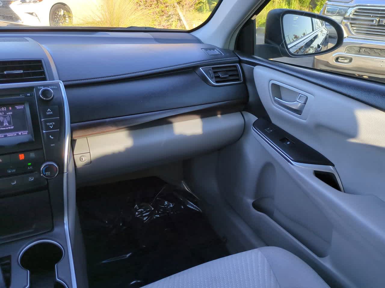 Thumbnail: 2016 Toyota Camry - 16