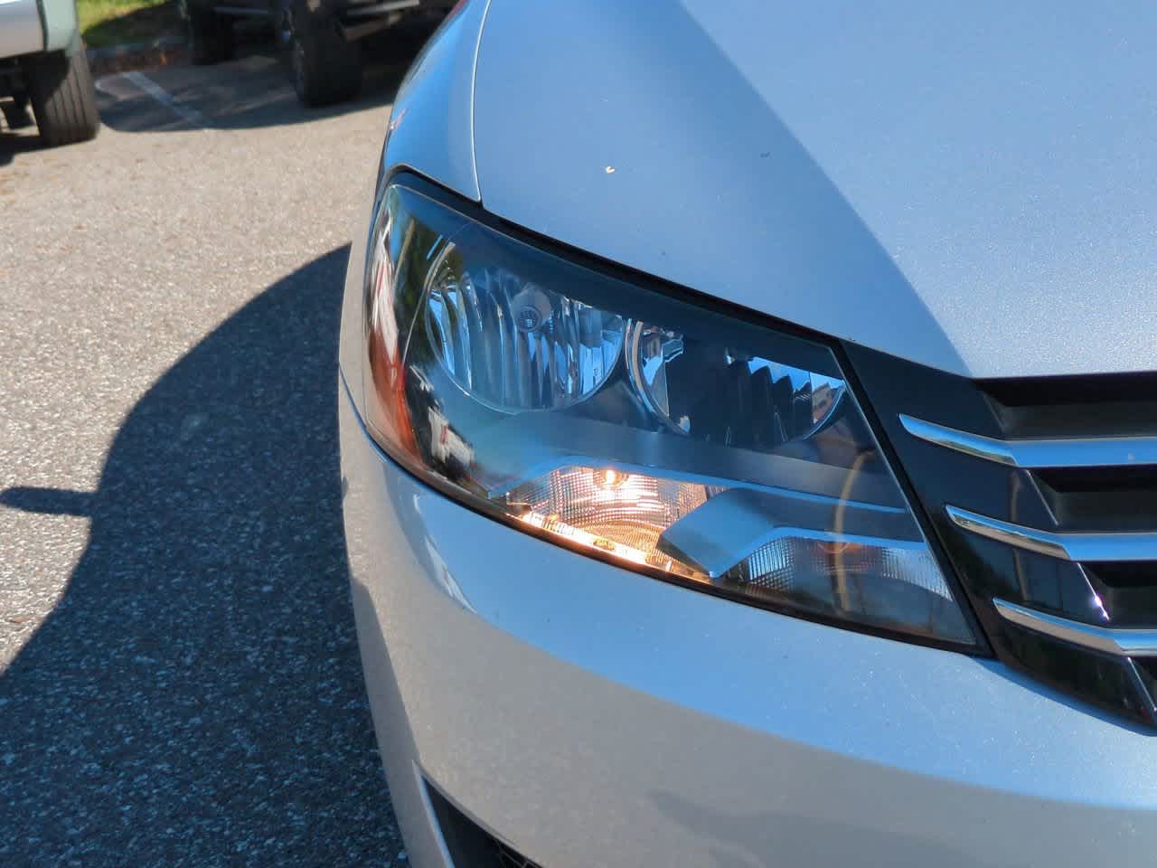 Thumbnail: 2013 Volkswagen Passat - 10