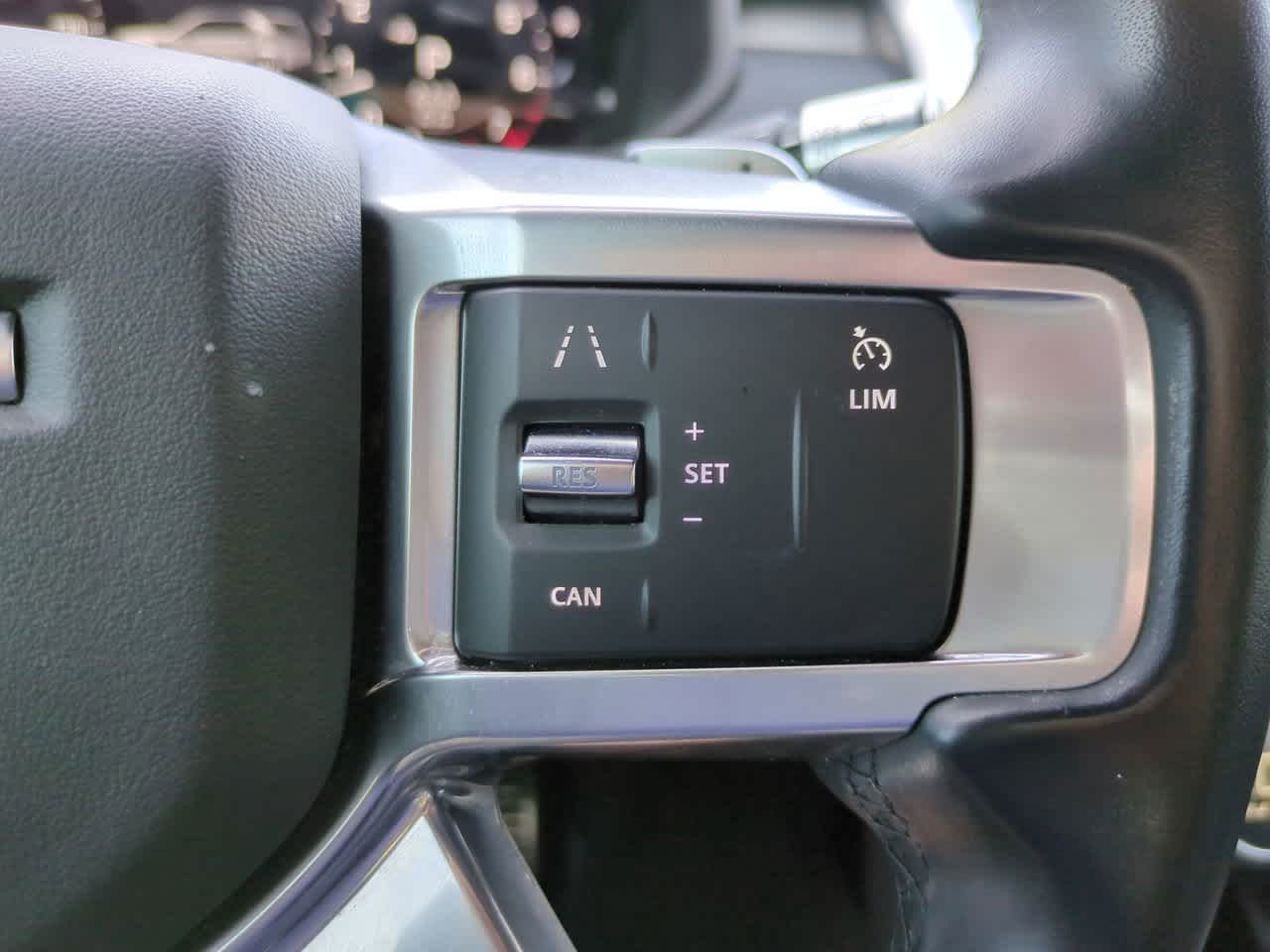 Thumbnail: 2021 Land Rover Discovery - 26