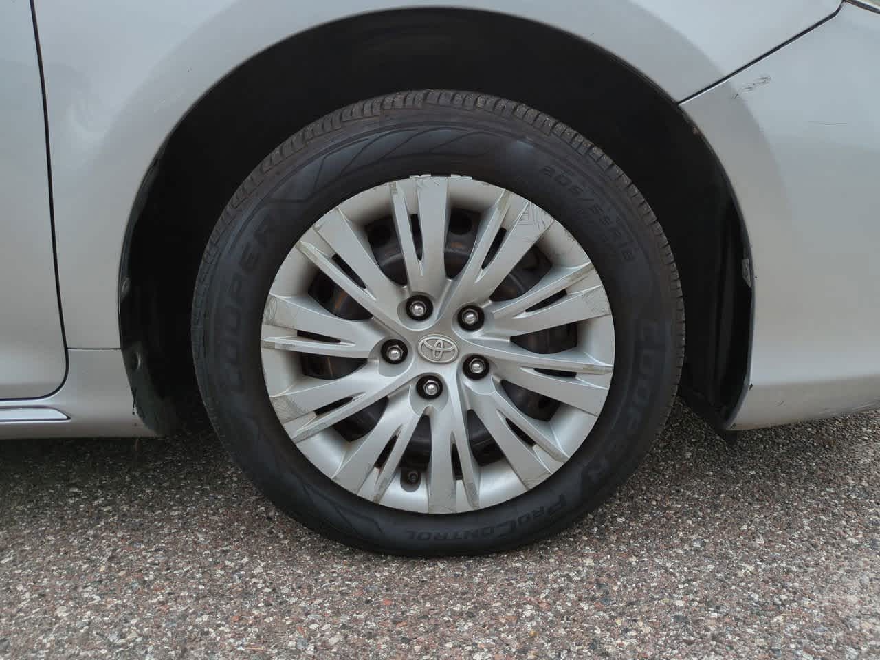 Thumbnail: 2013 Toyota Camry - 11