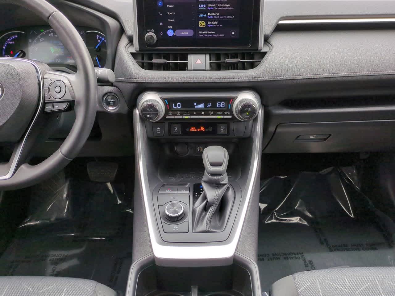 2023 Toyota RAV4 XLE 18