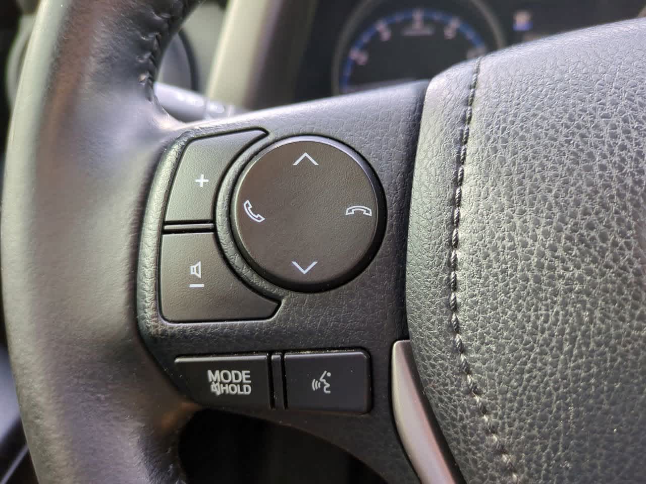 Thumbnail: 2018 Toyota RAV4 - 23