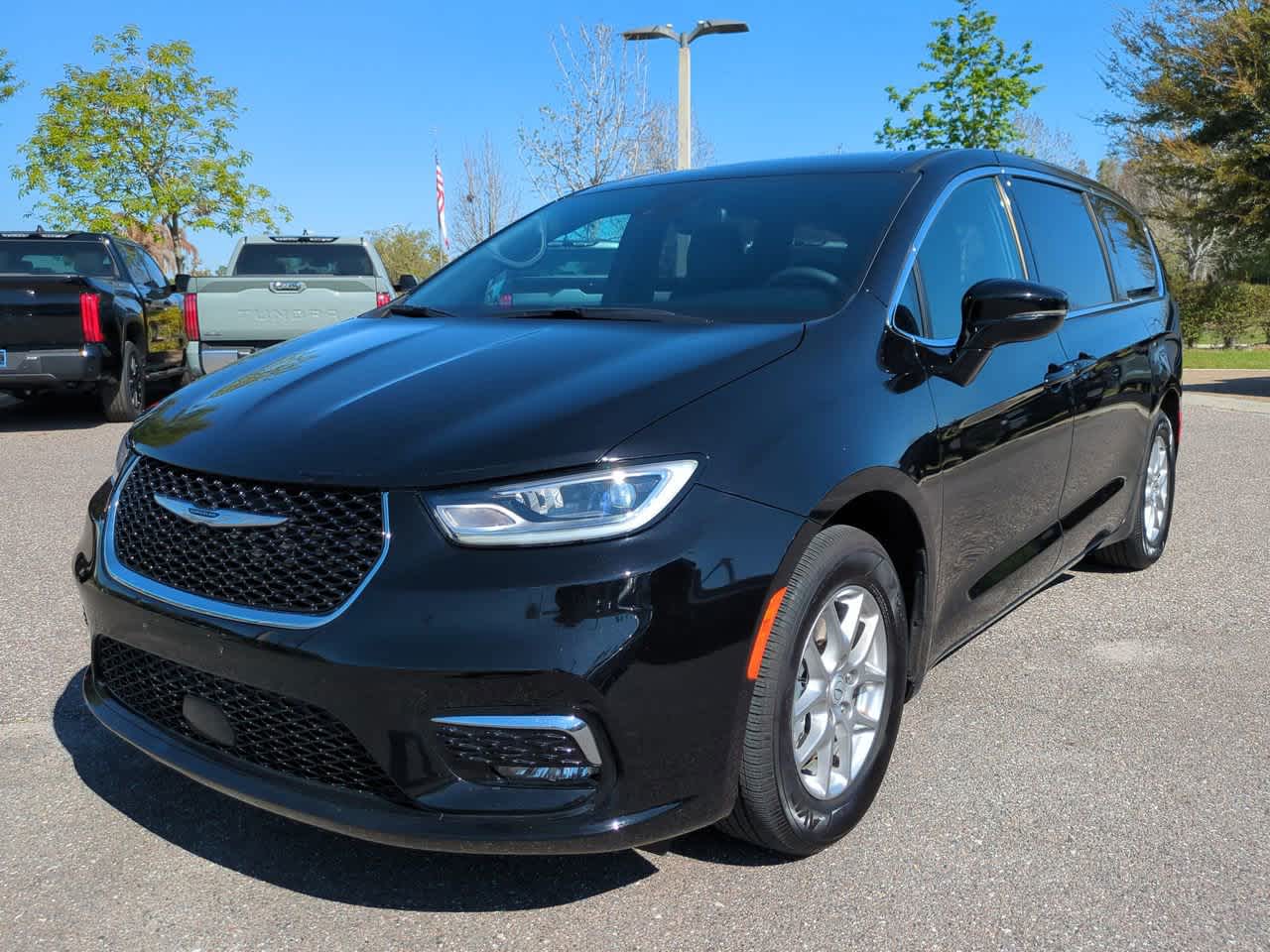 Thumbnail: 2025 Chrysler Pacifica - 2