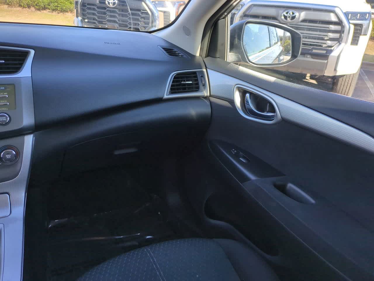 Thumbnail: 2014 Nissan Sentra - 16