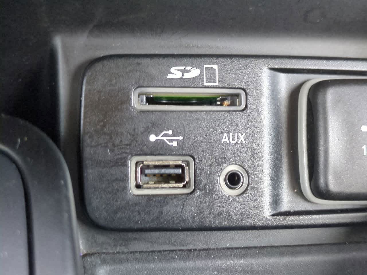 Thumbnail: 2014 Jeep Cherokee - 21