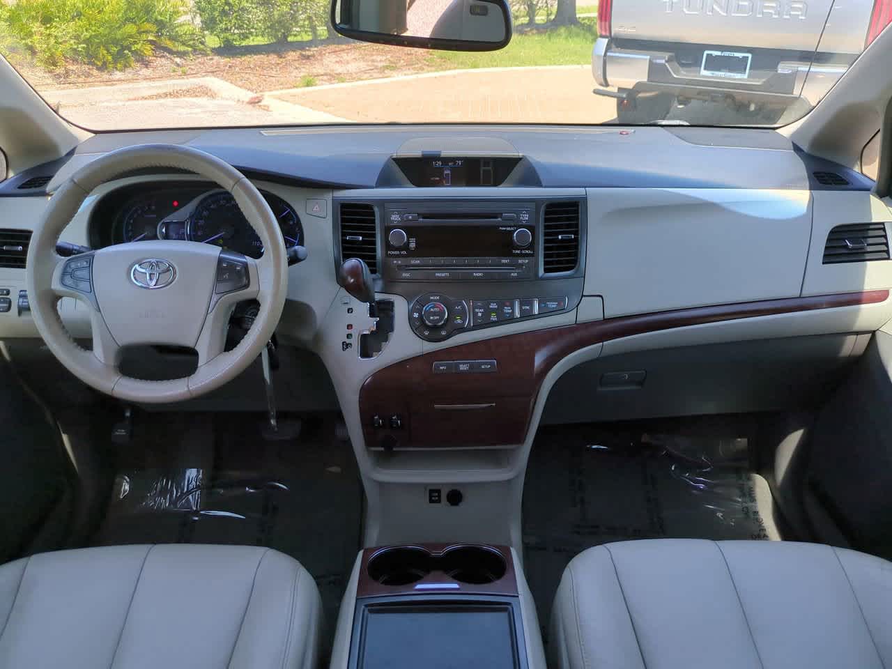 Thumbnail: 2014 Toyota Sienna - 15