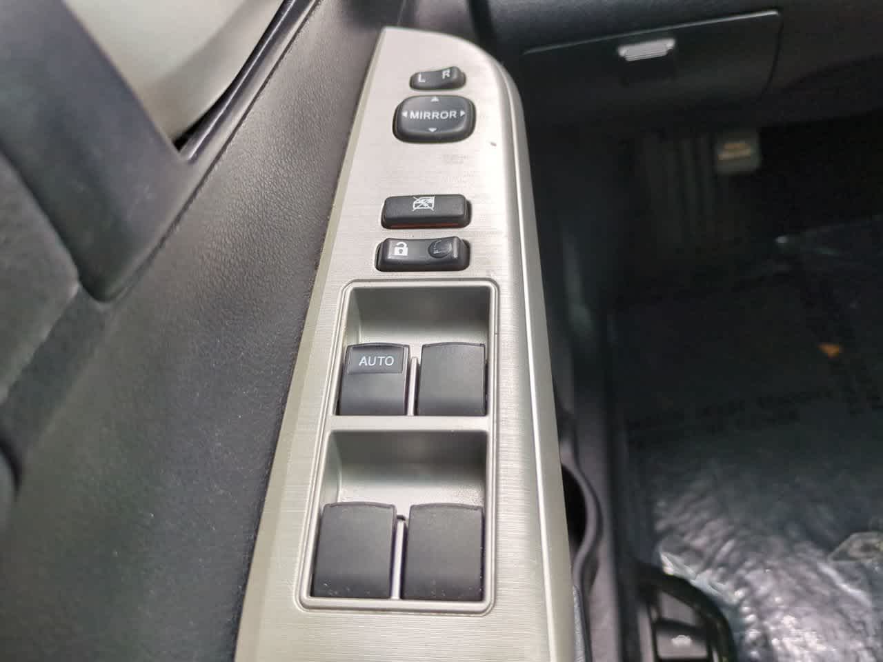 Thumbnail: 2012 Toyota Camry - 20