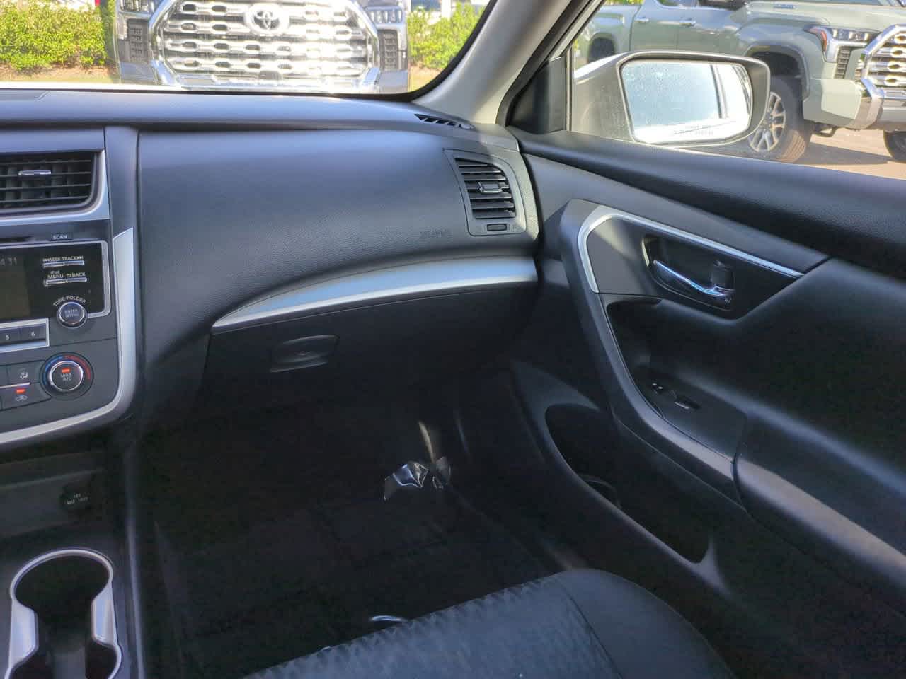 Thumbnail: 2018 Nissan Altima - 16