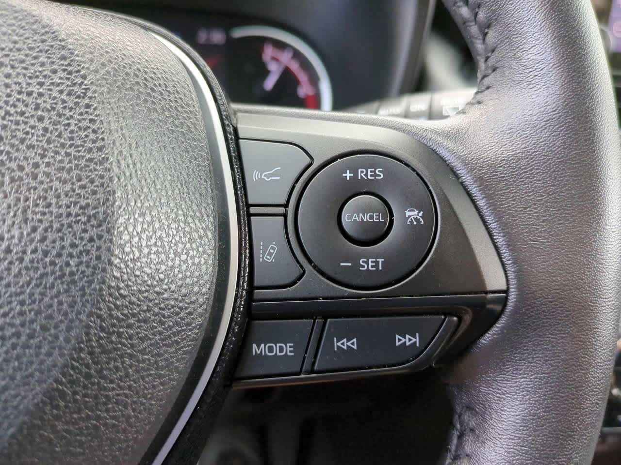 Thumbnail: 2021 Toyota RAV4 - 25