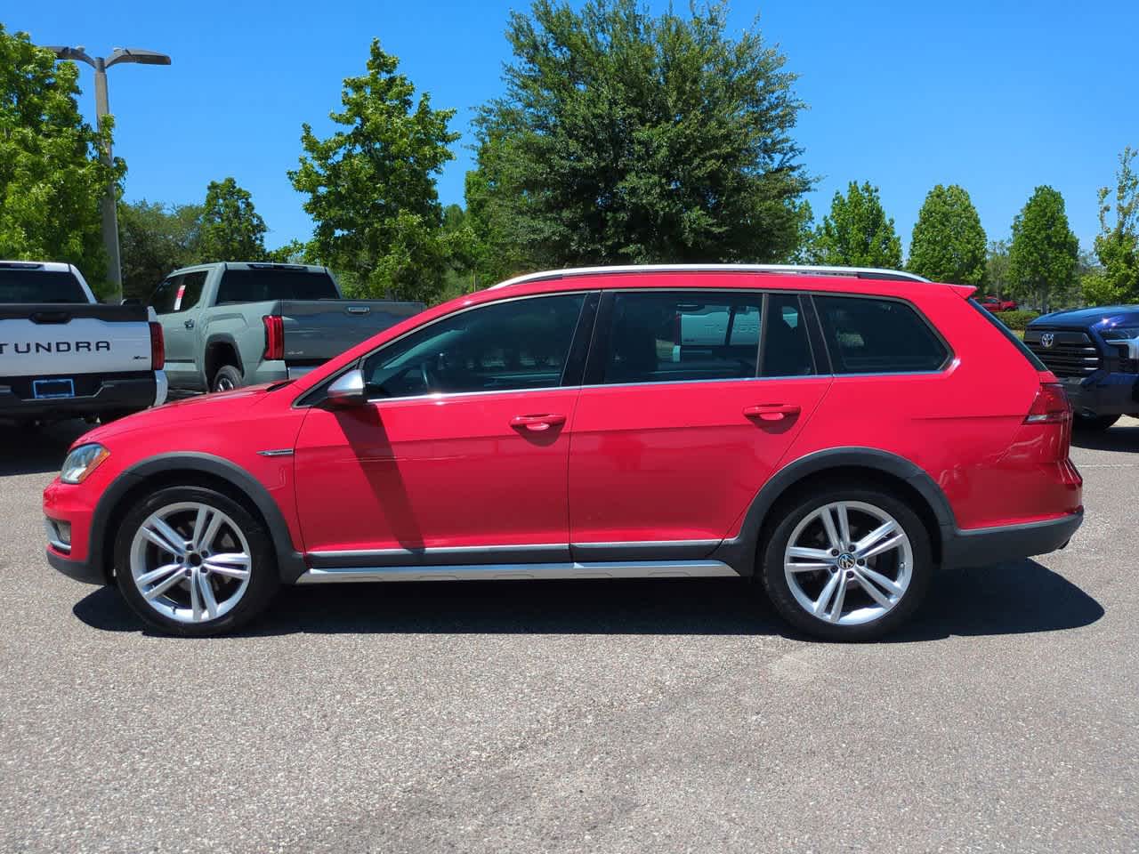 Thumbnail: 2017 Volkswagen Golf - 3