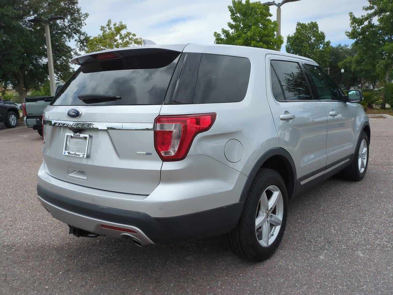 Thumbnail: 2016 Ford Explorer - 6