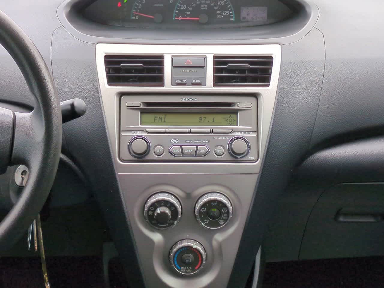 Thumbnail: 2012 Toyota Yaris - 17
