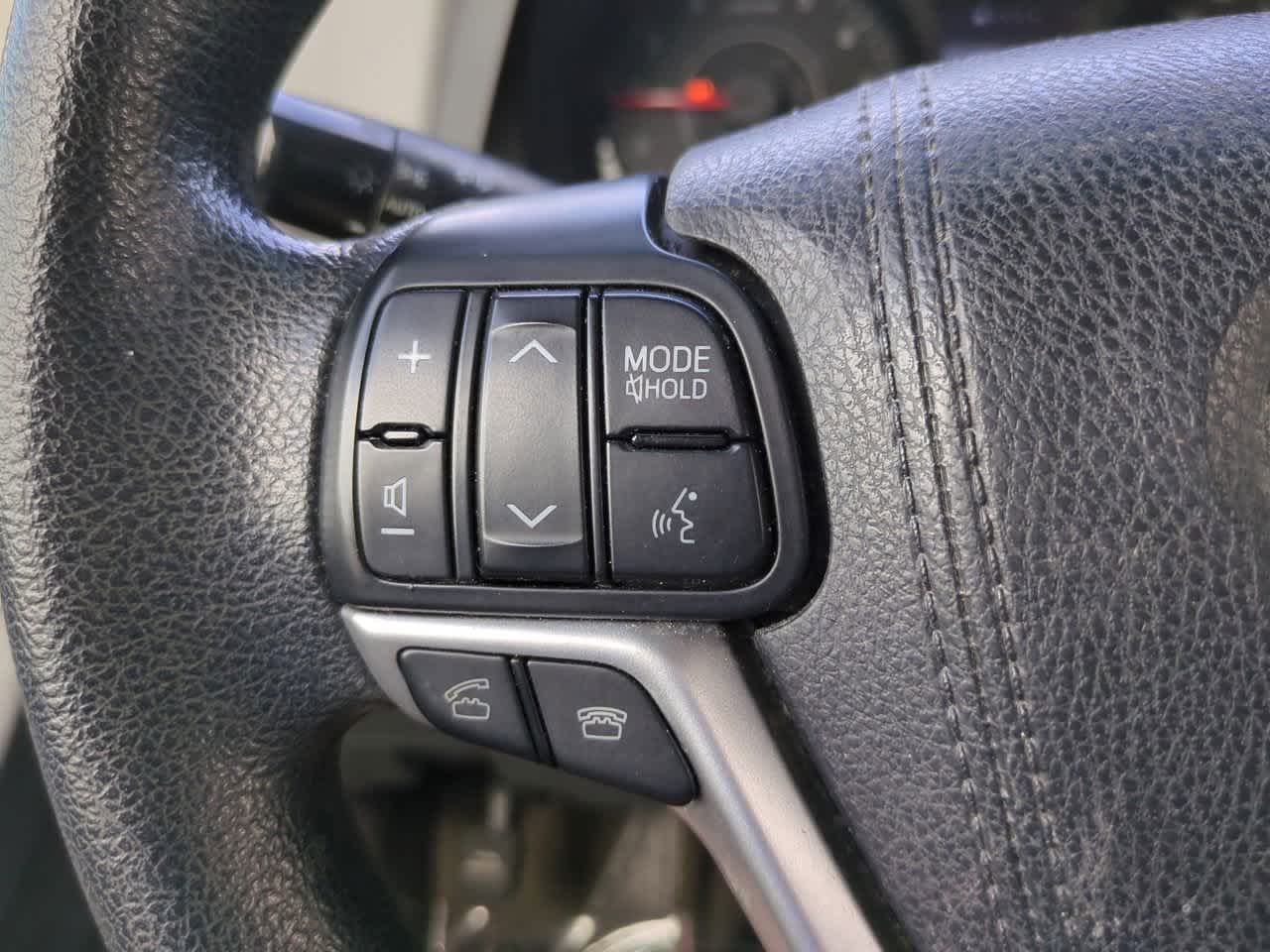 Thumbnail: 2015 Toyota Sienna - 21