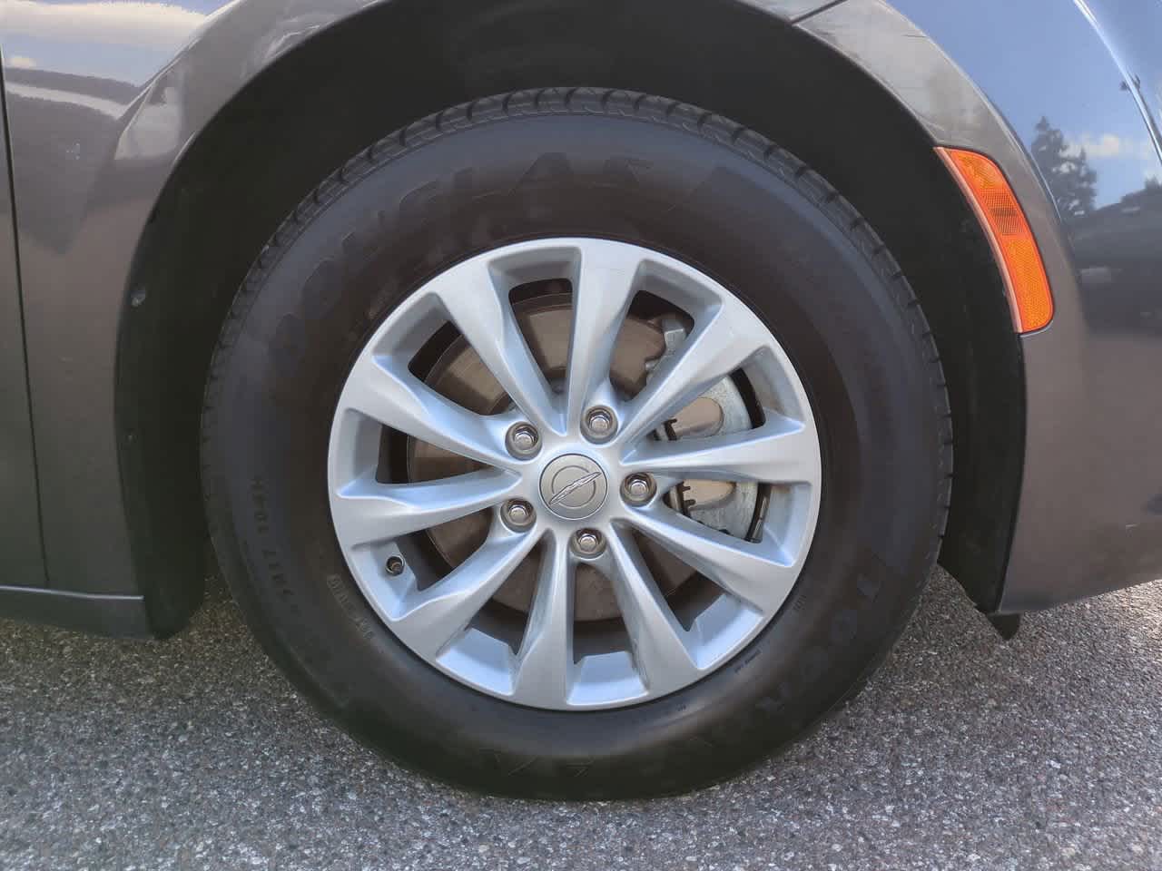 Thumbnail: 2017 Chrysler Pacifica - 11