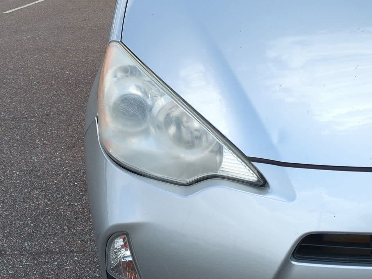 Thumbnail: 2014 Toyota Prius c - 10