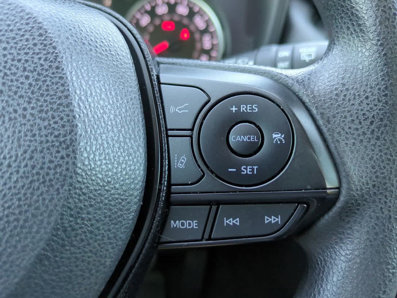 Thumbnail: 2021 Toyota RAV4 - 22