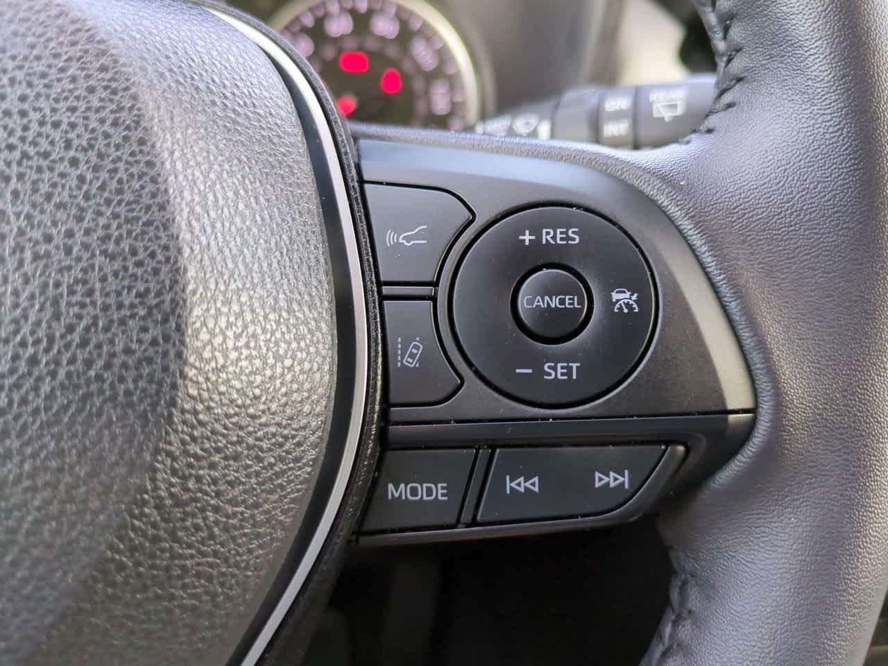 Thumbnail: 2022 Toyota RAV4 - 24