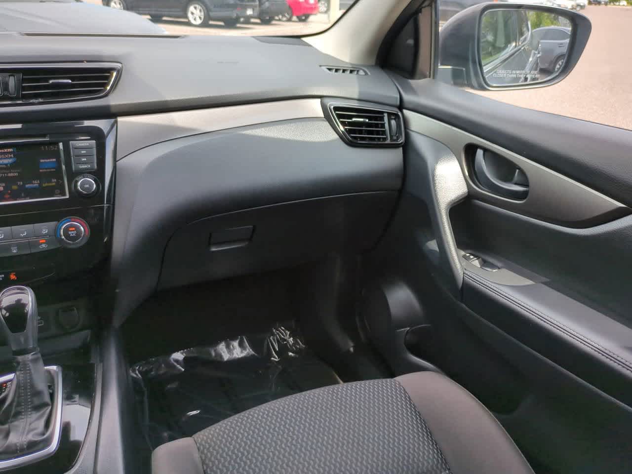 Thumbnail: 2021 Nissan Rogue Sport - 16