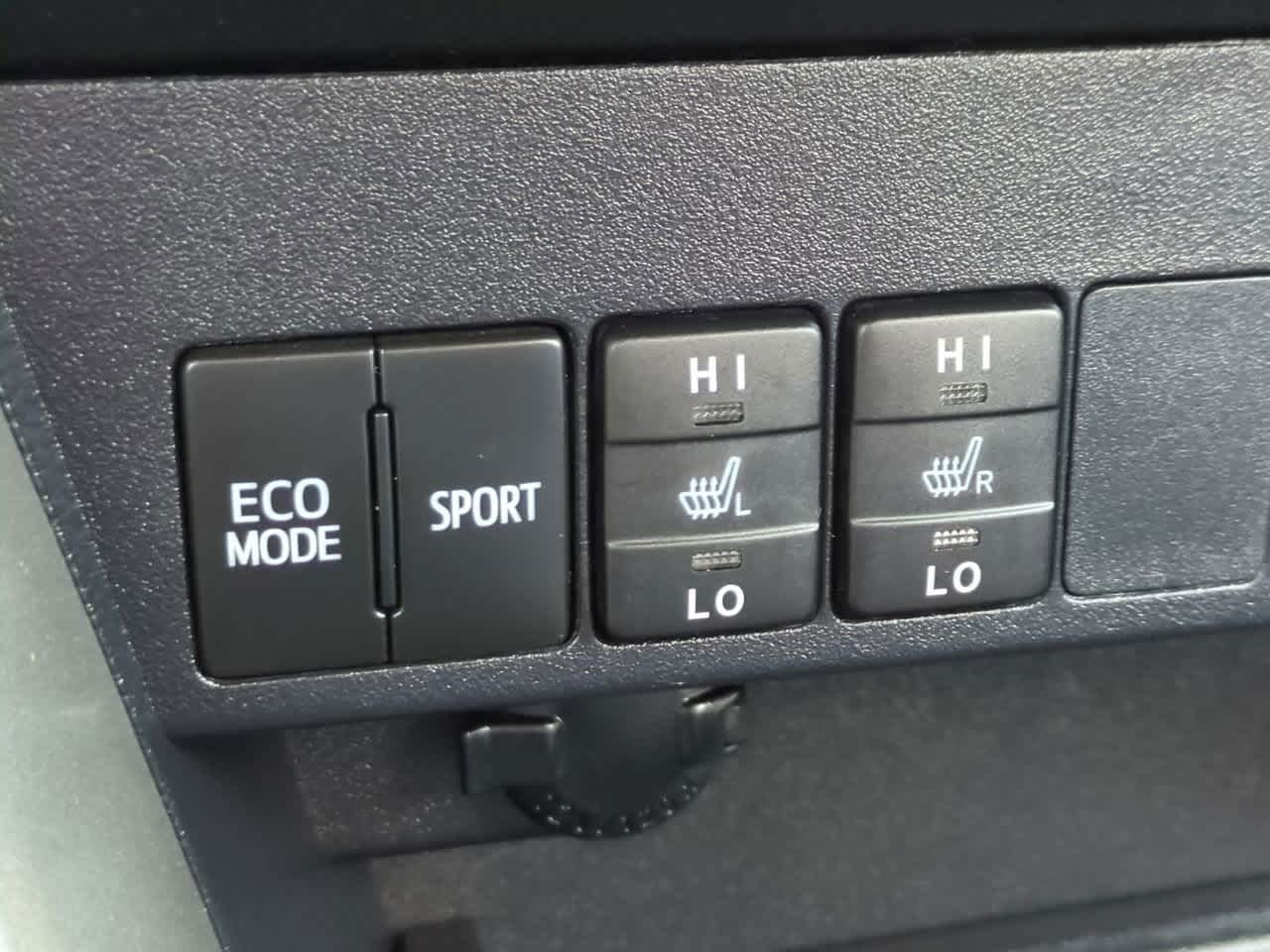 Thumbnail: 2017 Toyota RAV4 - 23