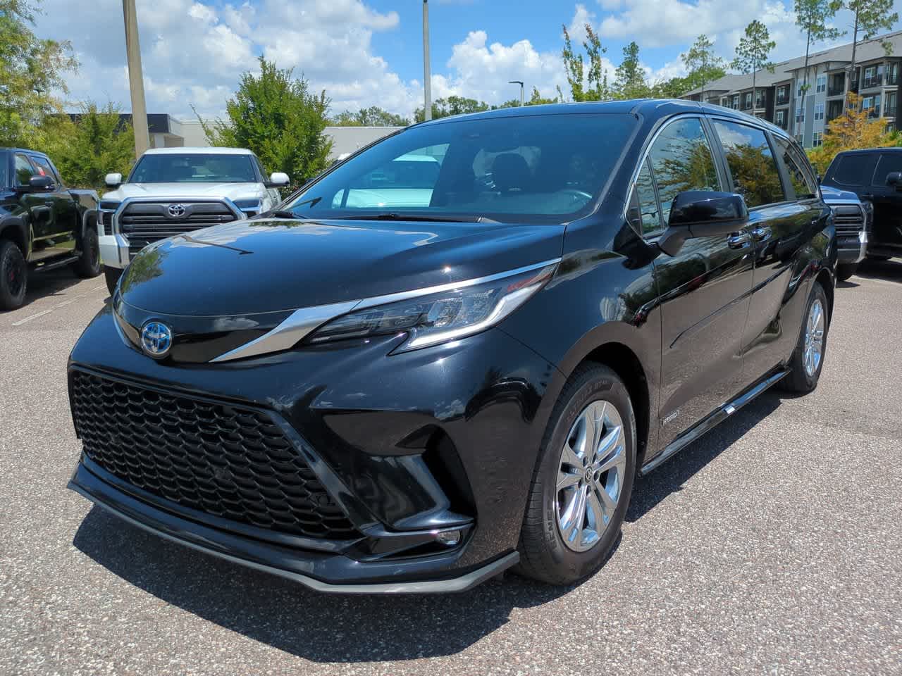 Thumbnail: 2021 Toyota Sienna - 2