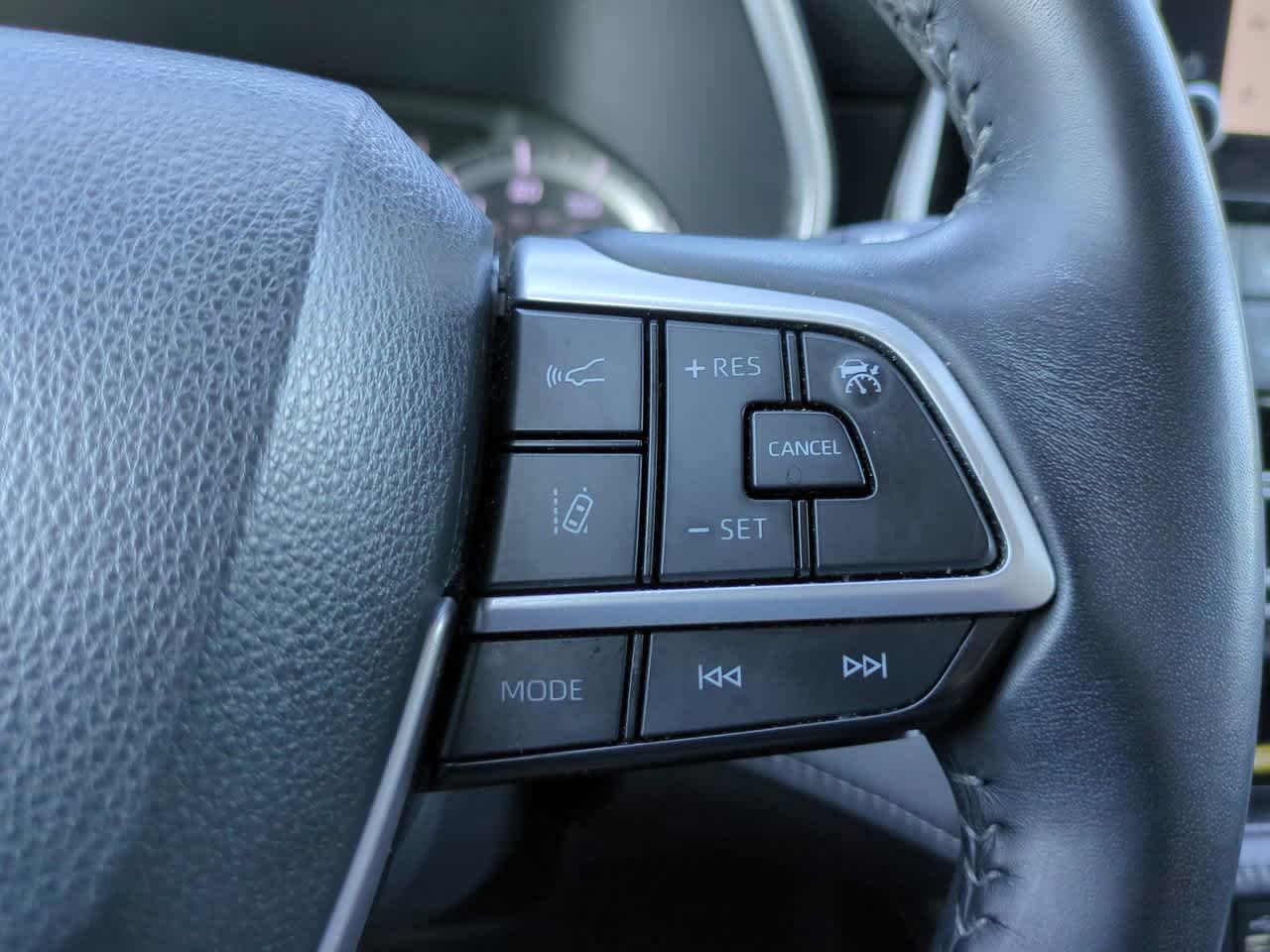 Thumbnail: 2023 Toyota Highlander - 26