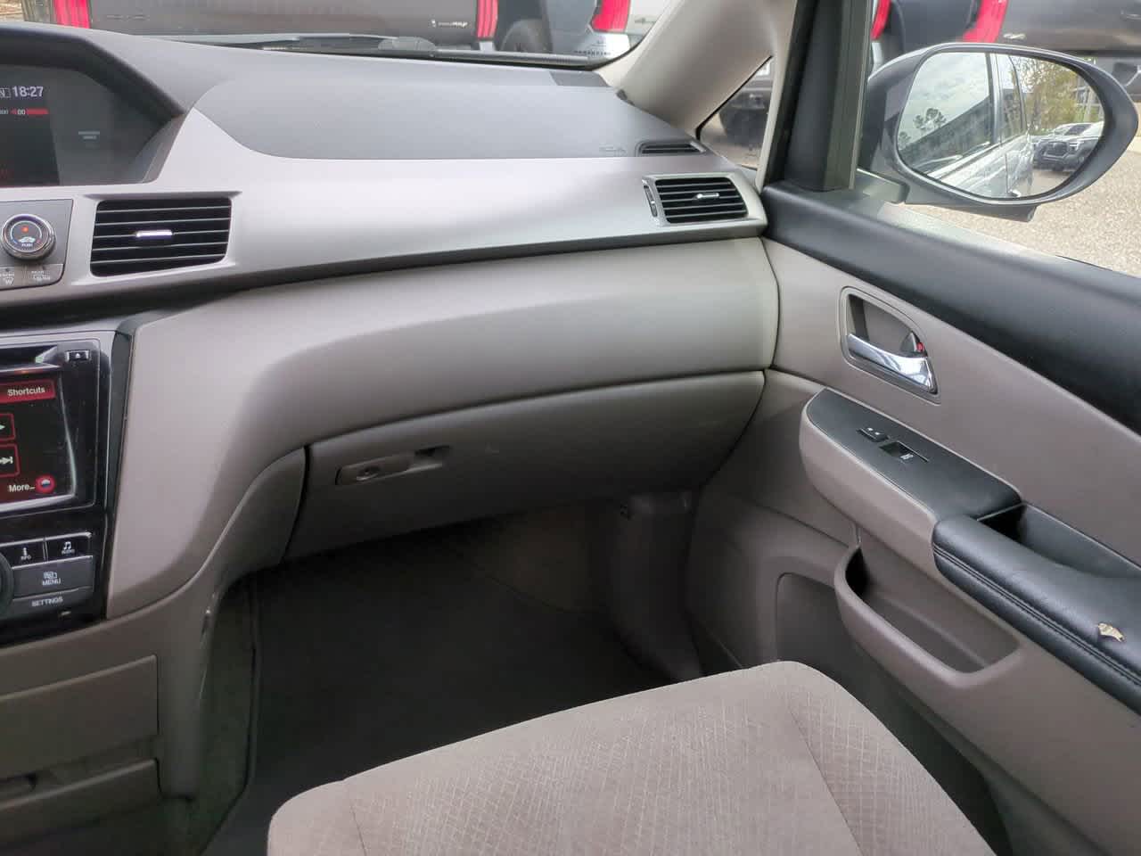 Thumbnail: 2015 Honda Odyssey - 17