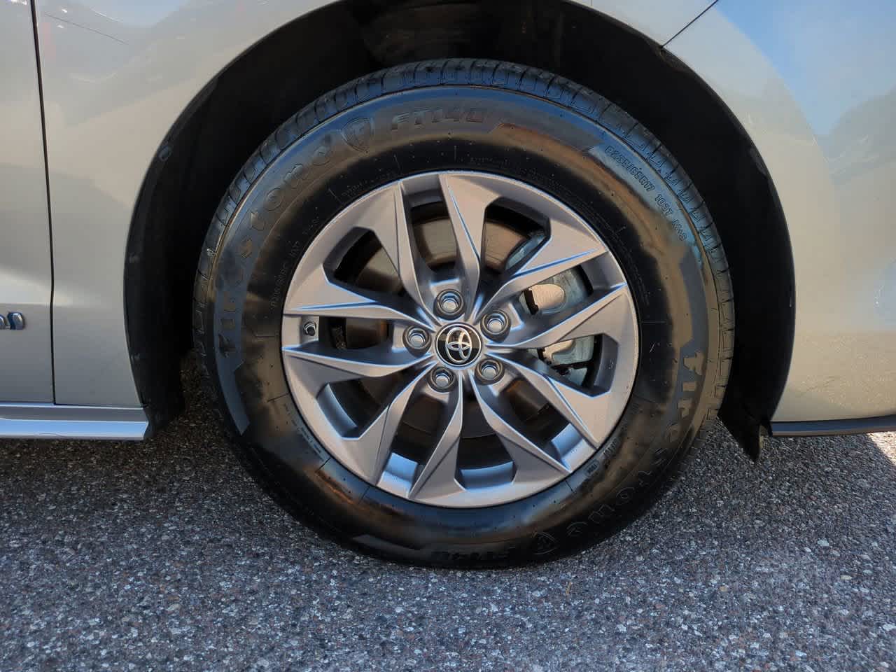 Thumbnail: 2021 Toyota Sienna - 11