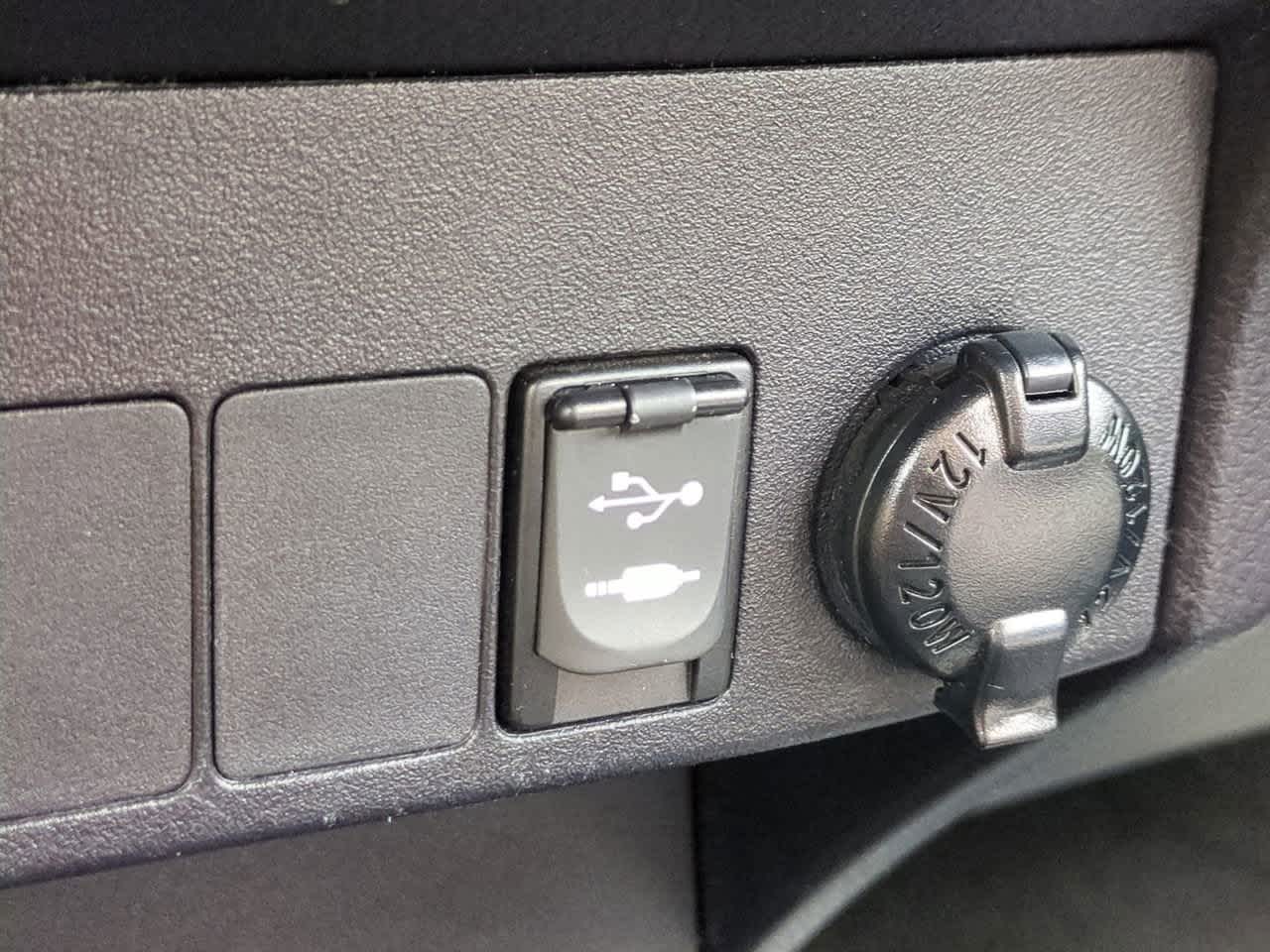 Thumbnail: 2014 Toyota RAV4 - 20