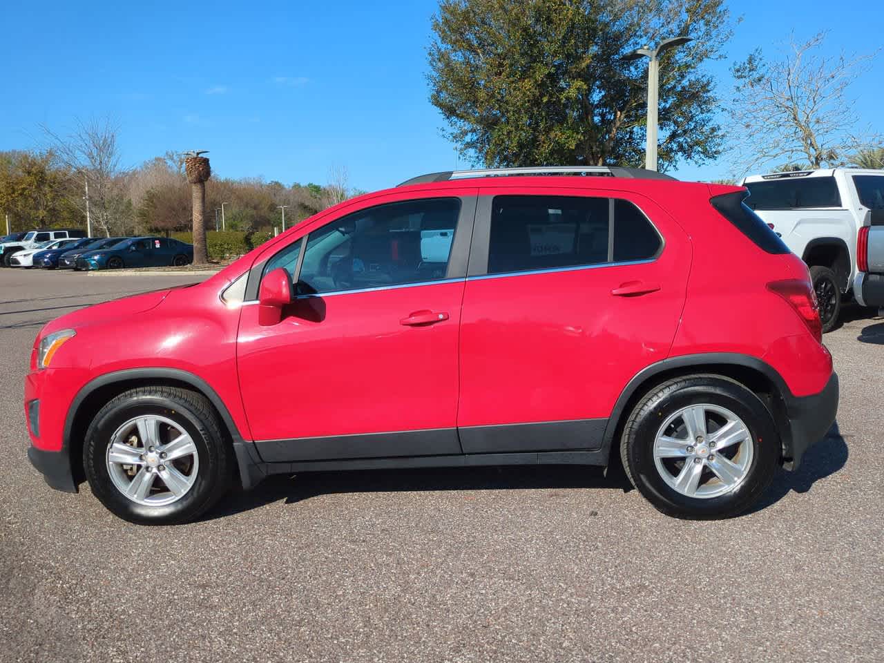 Thumbnail: 2016 Chevrolet Trax - 3