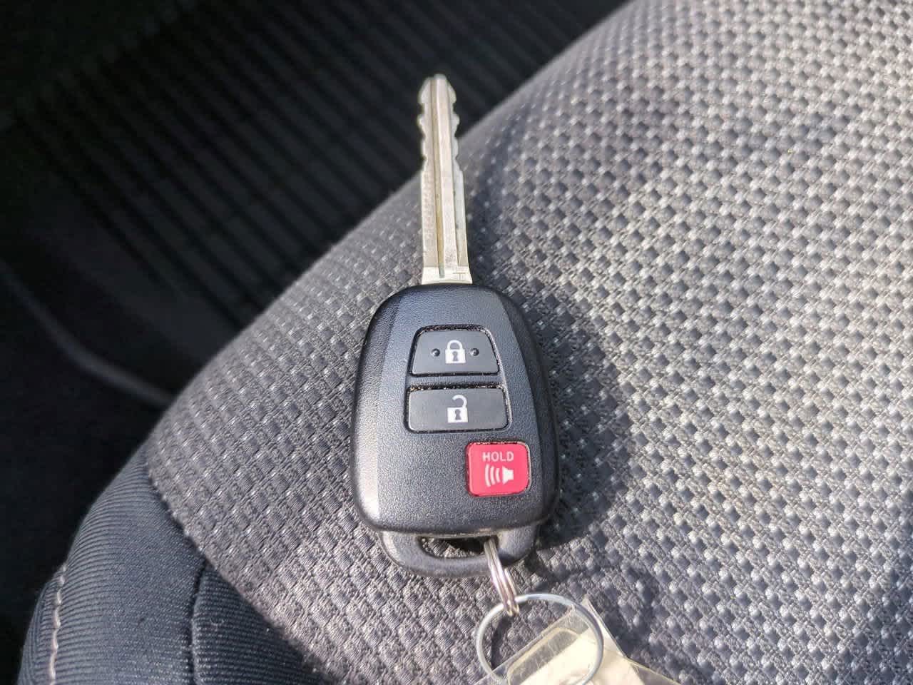 Thumbnail: 2018 Toyota RAV4 - 26