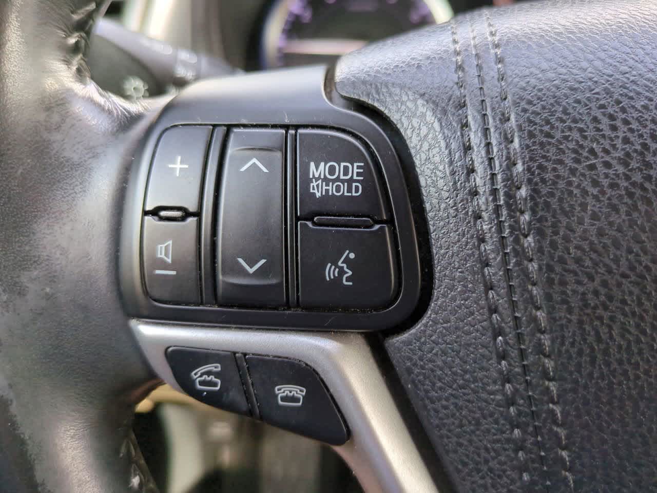 Thumbnail: 2016 Toyota Highlander - 26
