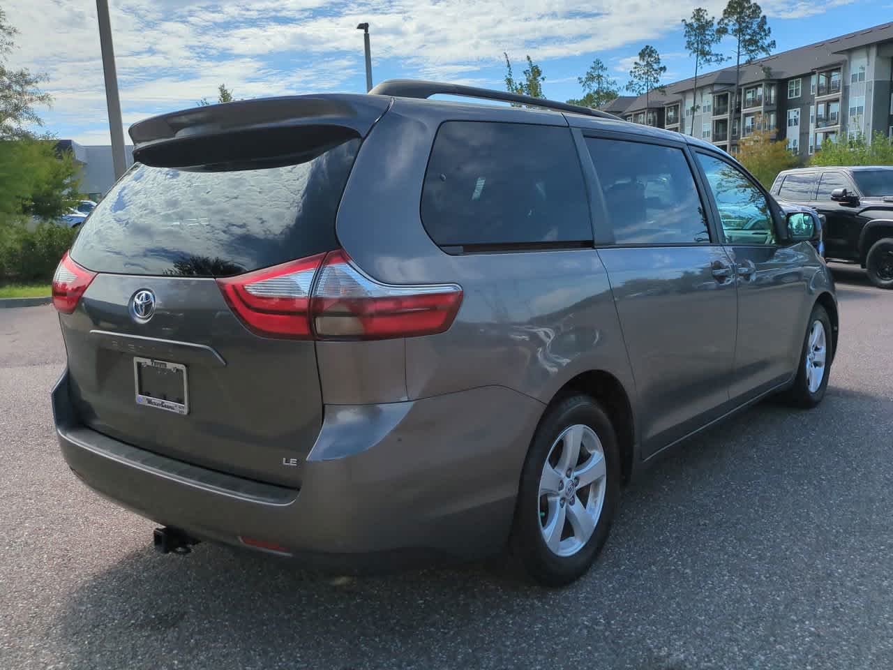 Thumbnail: 2017 Toyota Sienna - 6