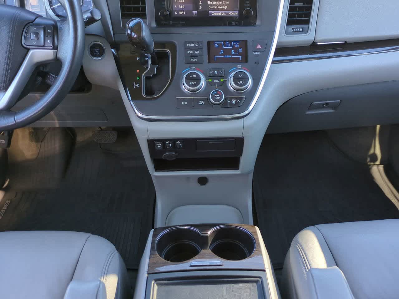 Thumbnail: 2017 Toyota Sienna - 19