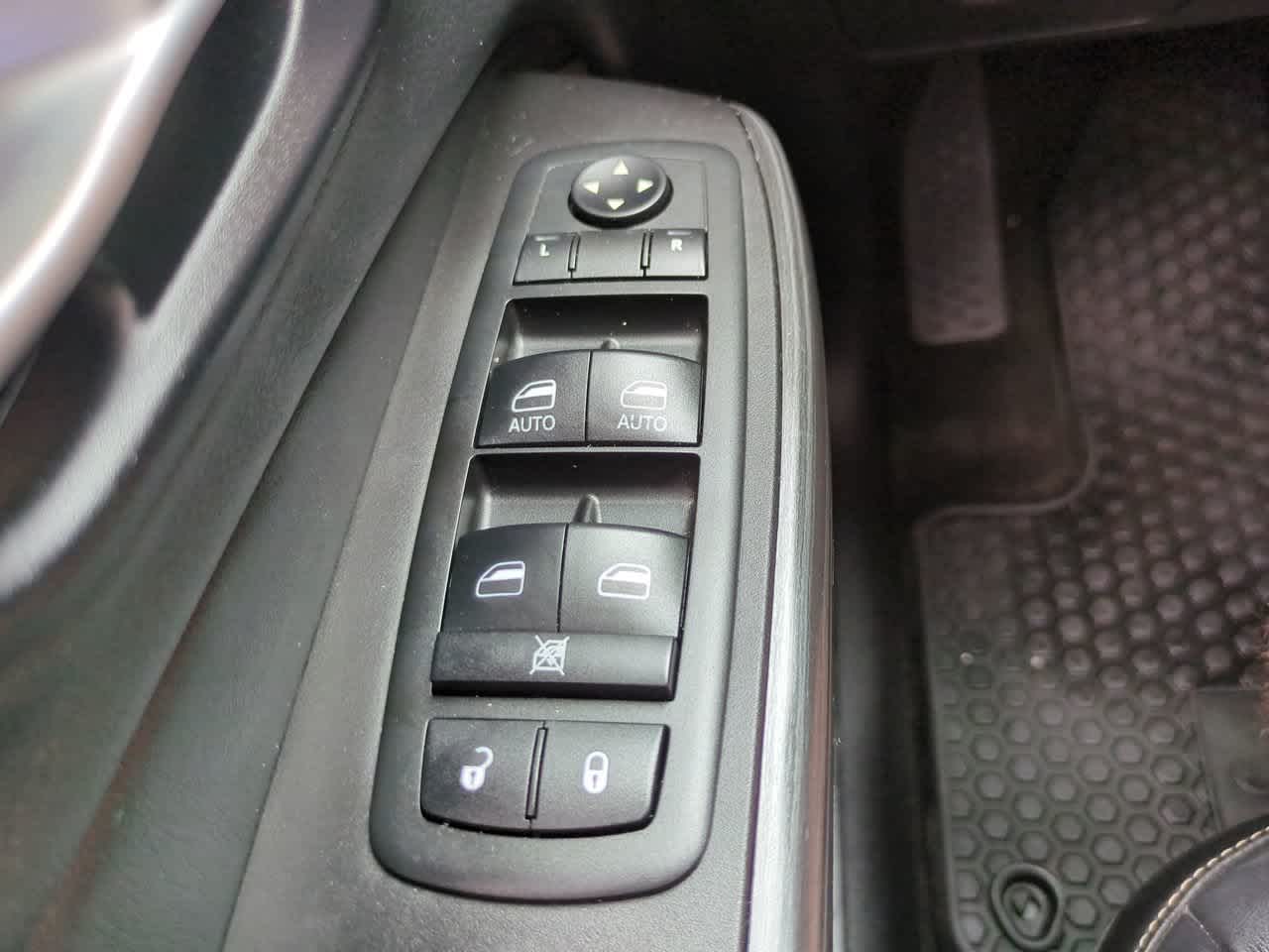 Thumbnail: 2015 Jeep Cherokee - 22