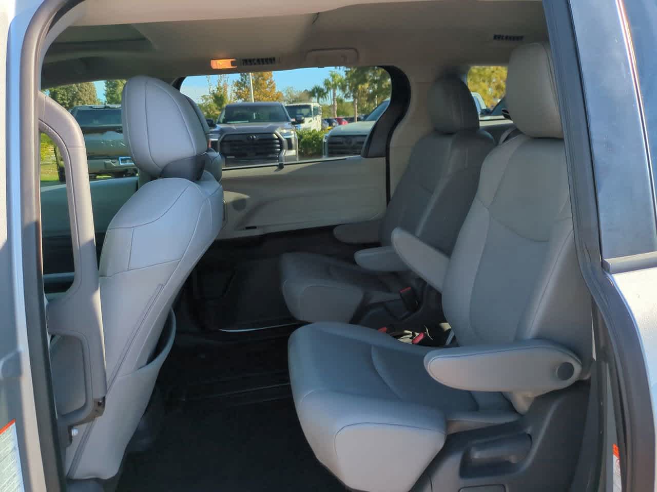 Thumbnail: 2021 Toyota Sienna - 14