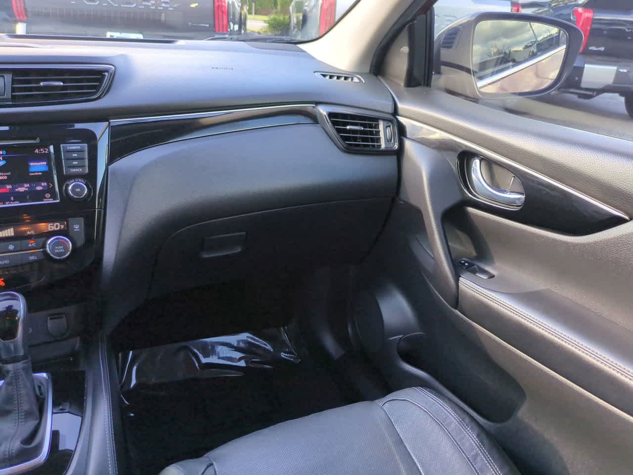 Thumbnail: 2019 Nissan Rogue Sport - 16