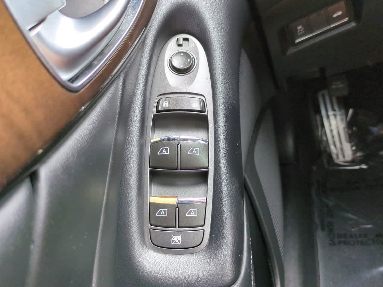 Thumbnail: 2014 INFINITI Q50 - 24