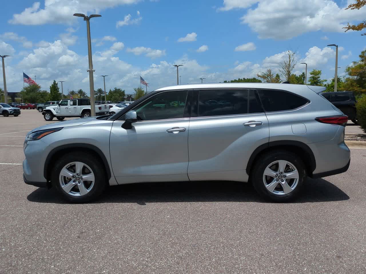 Thumbnail: 2022 Toyota Highlander - 3