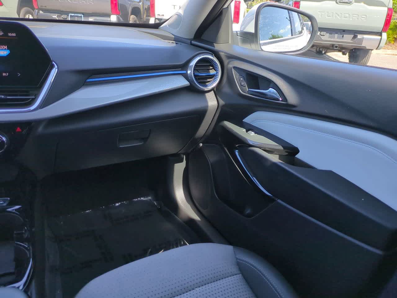 Thumbnail: 2025 Chevrolet Trax - 16