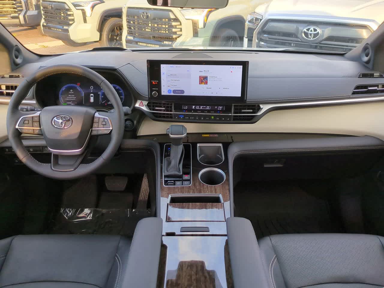 Thumbnail: 2025 Toyota Sienna - 14