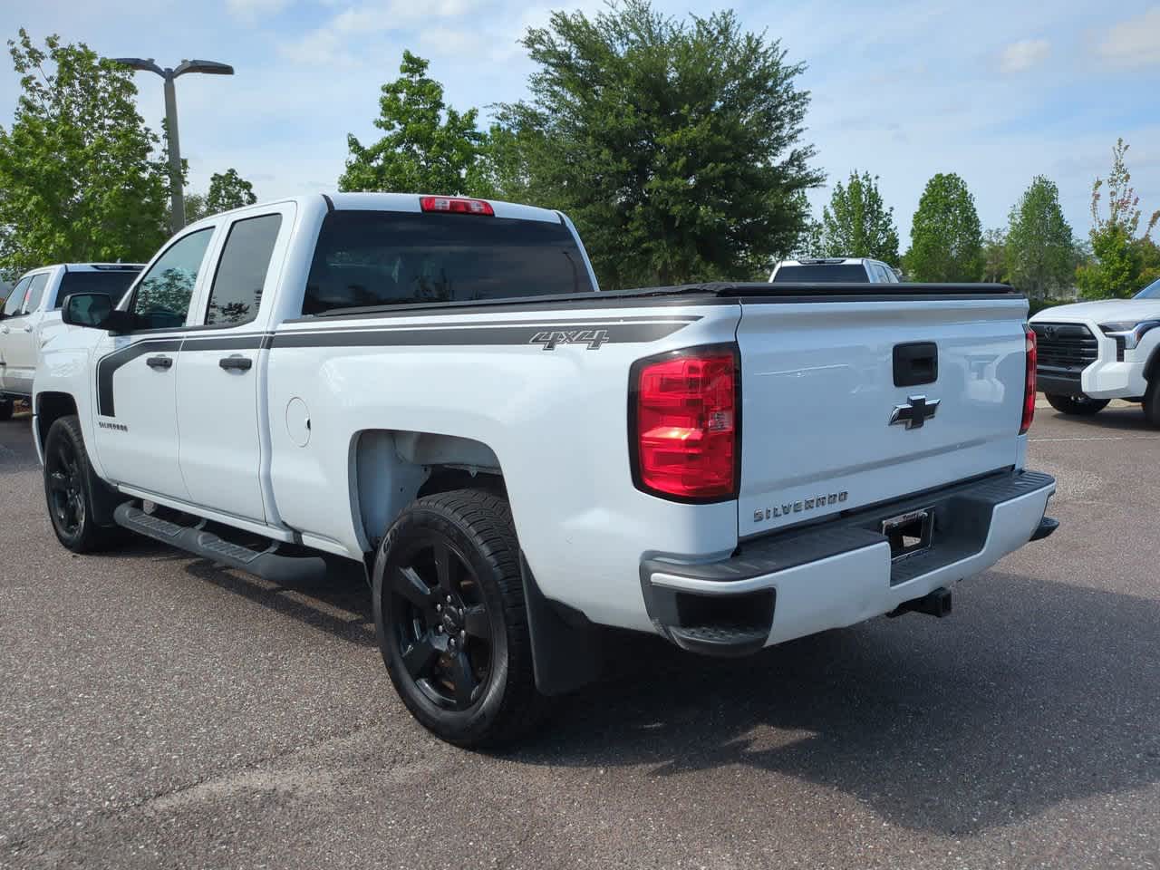 Thumbnail: 2017 Chevrolet Silverado 1500 - 4