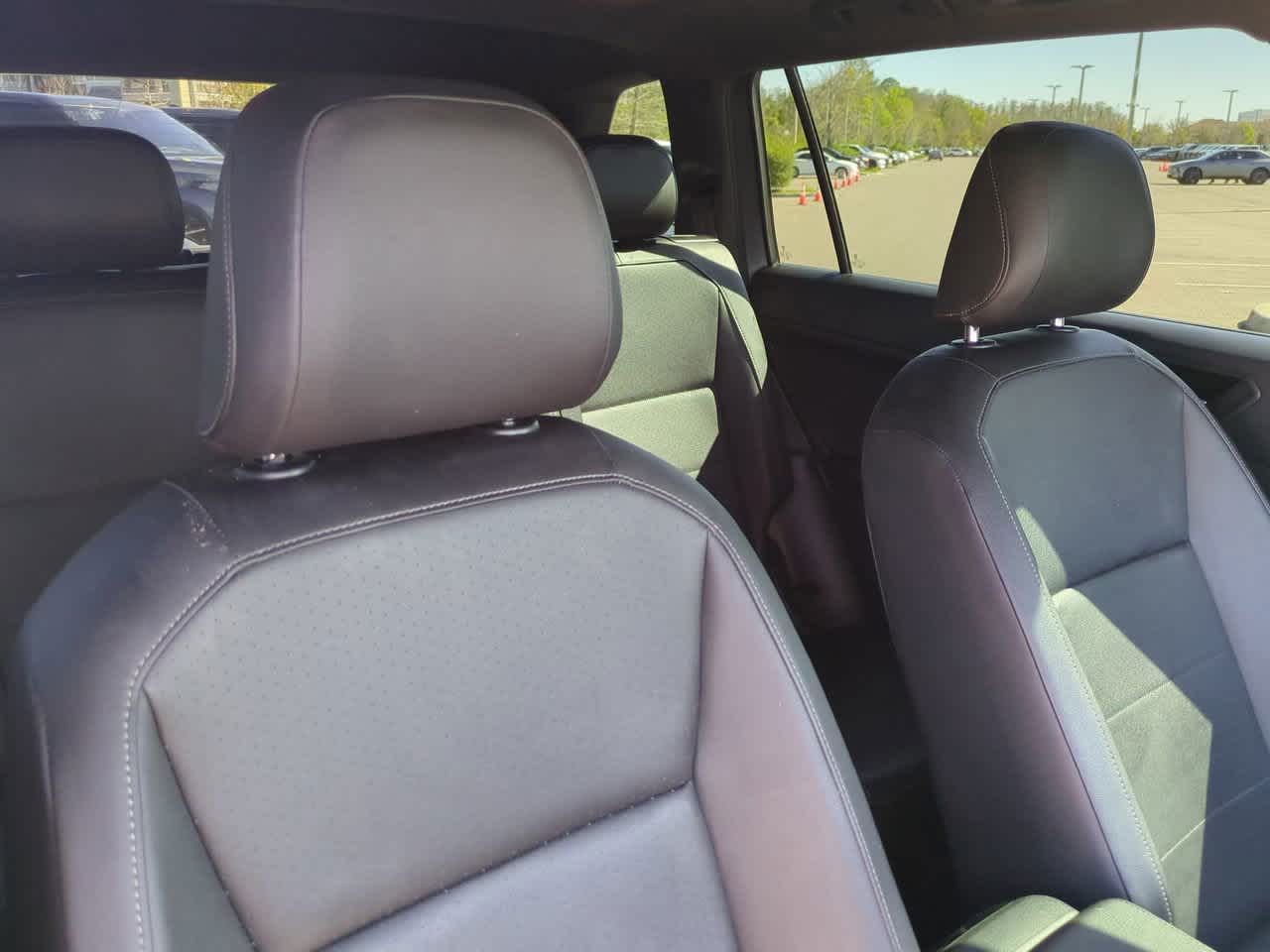 Thumbnail: 2020 Volkswagen Tiguan - 7