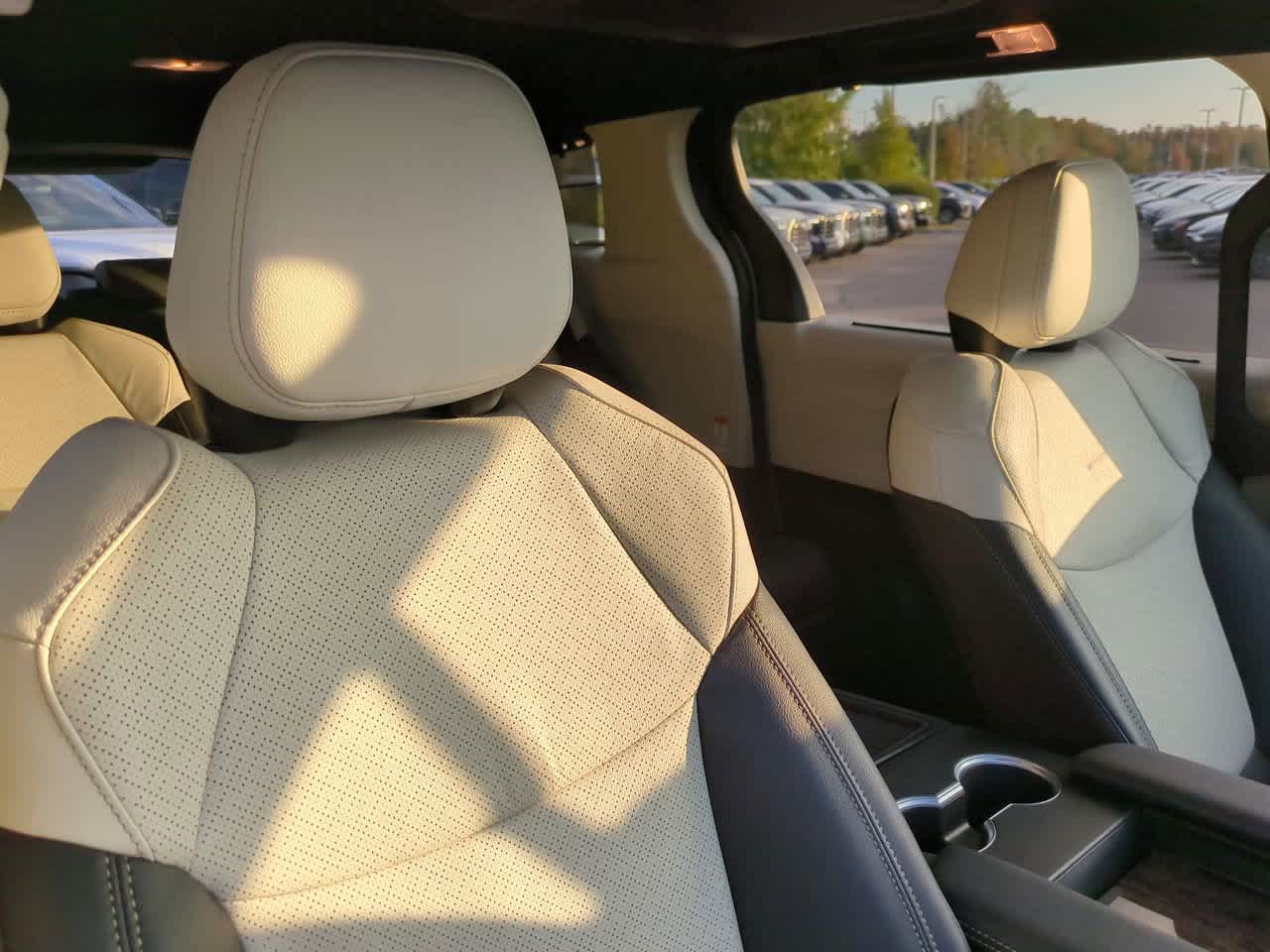 Thumbnail: 2025 Toyota Sienna - 6