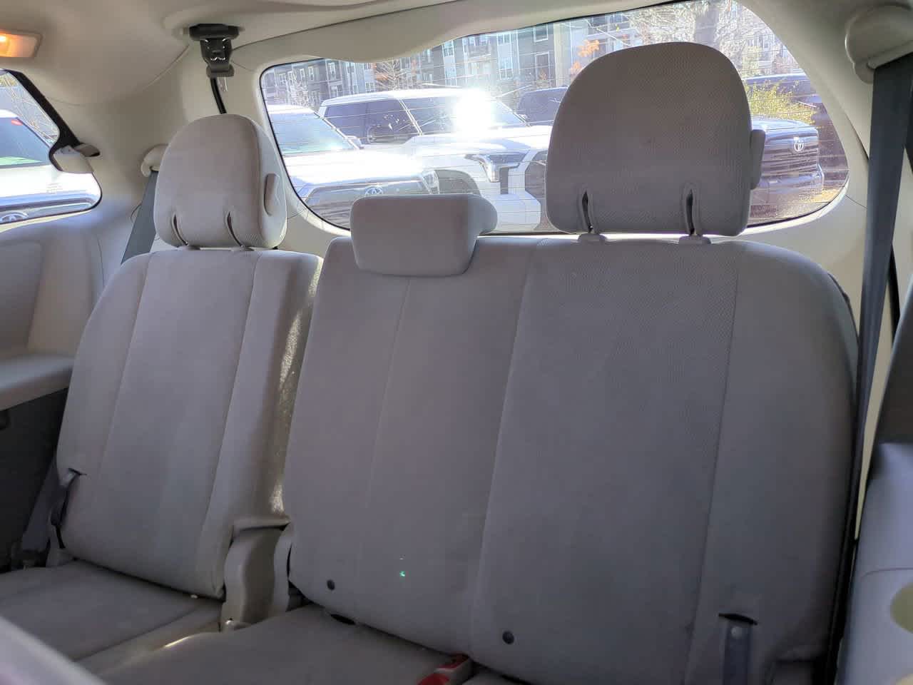 Thumbnail: 2014 Toyota Sienna - 13