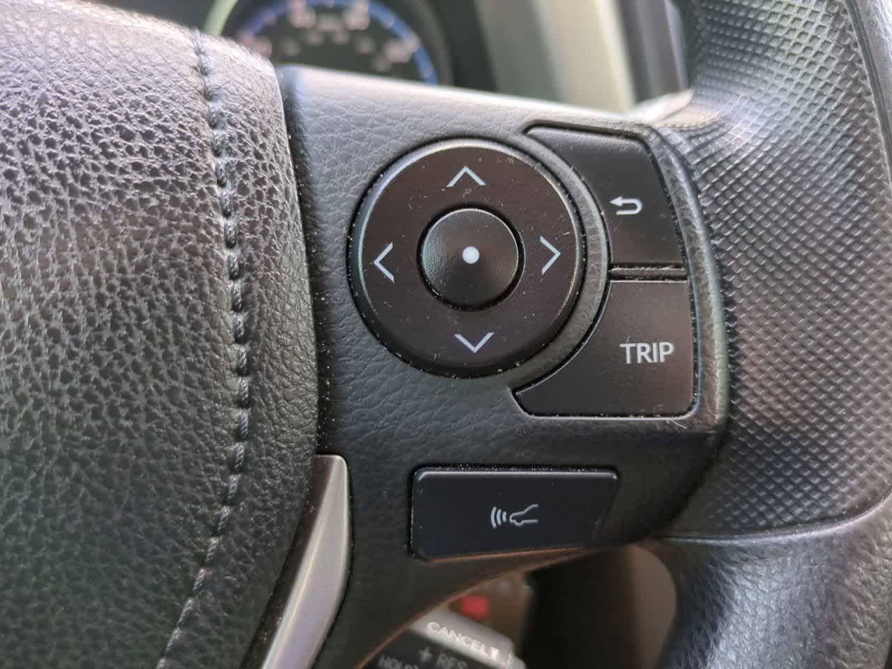 Thumbnail: 2018 Toyota RAV4 - 23