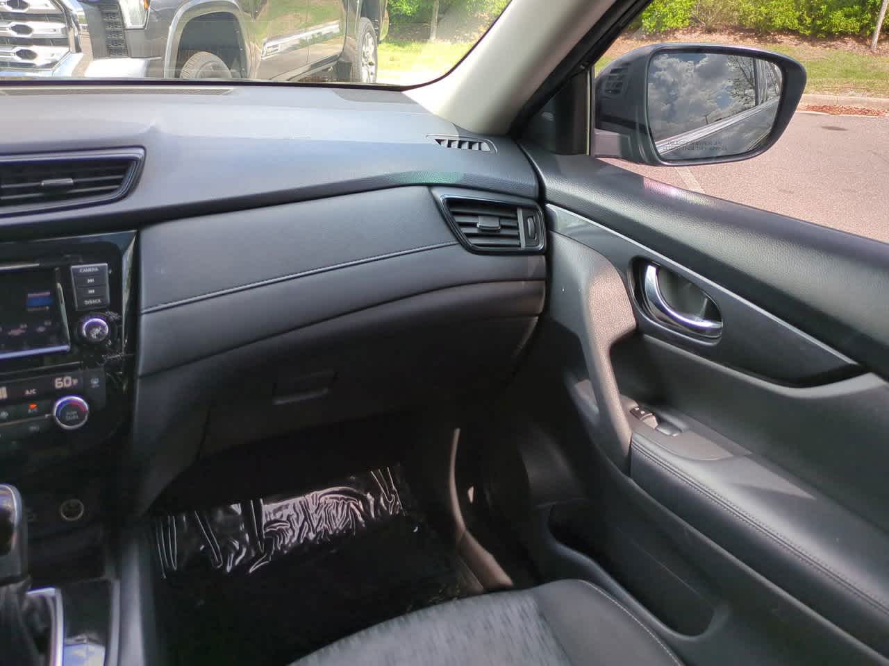 Thumbnail: 2020 Nissan Rogue - 16